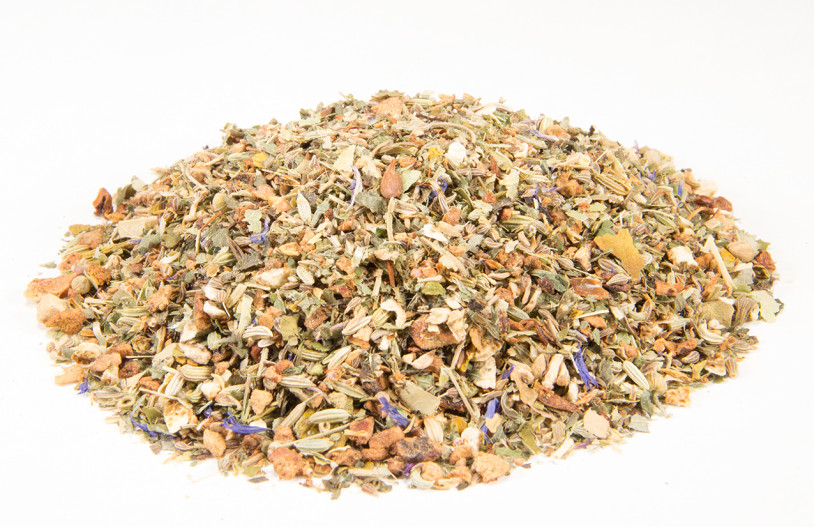 Aromatisierter Kräutertee mit Blüten und Fruchtstücken in Bio-Qualität.