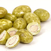 Mandelkerne mit Matcha